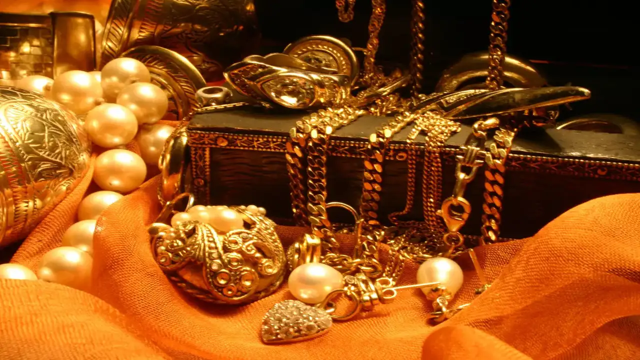 Gold jewellery showcase