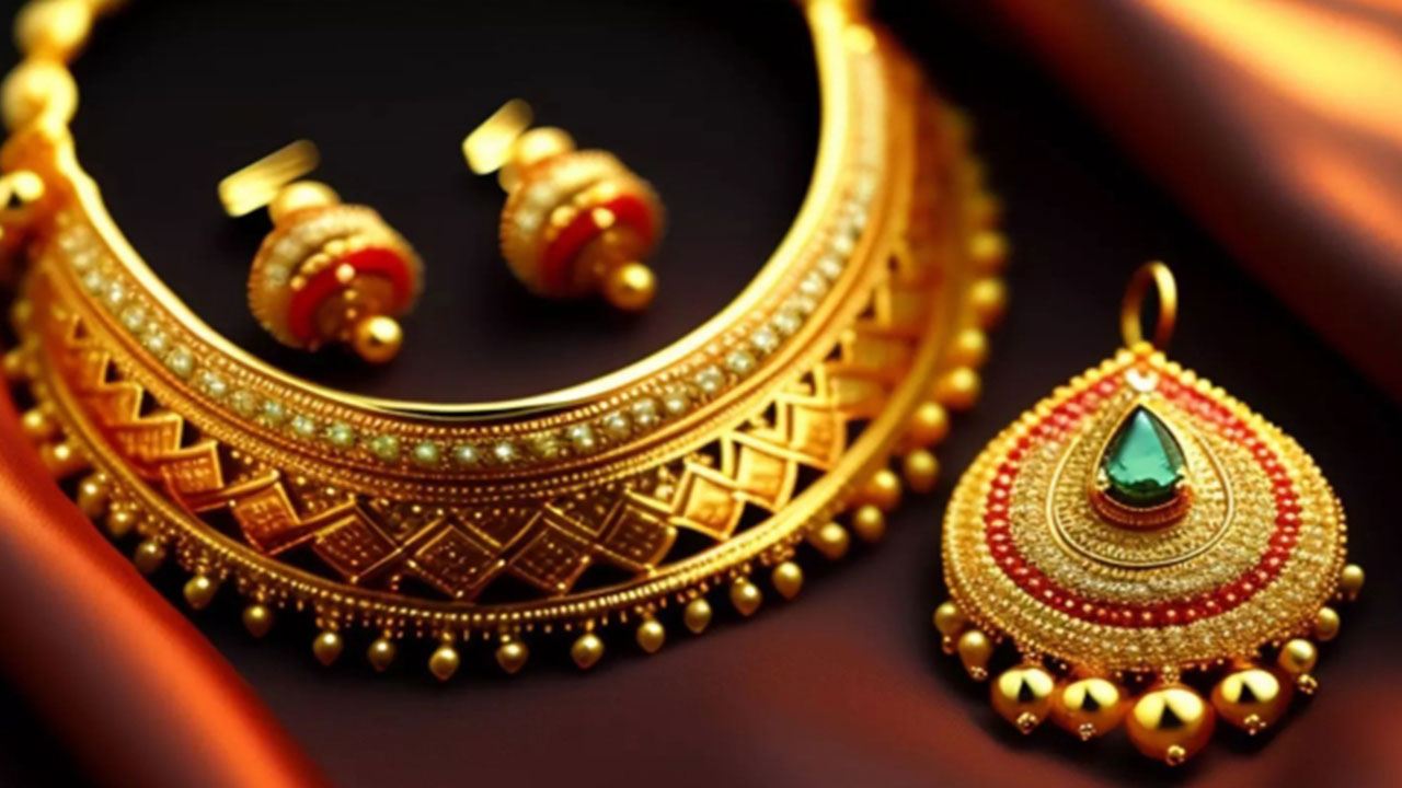 Gold jewellery showcase